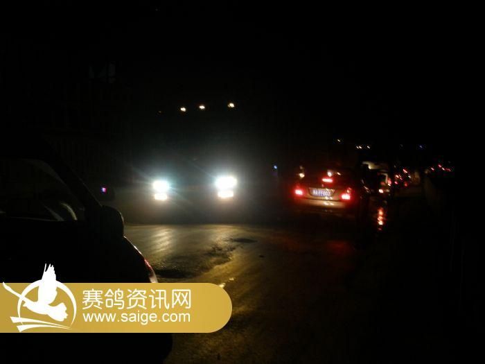 贵州省清镇至站街道路堵车(晚上22时30分)图片