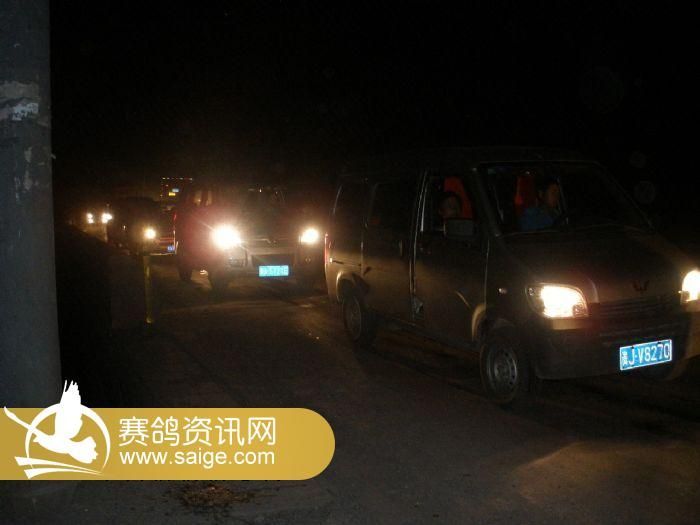 贵州省清镇至站街道路堵车(晚上22时30分)图片