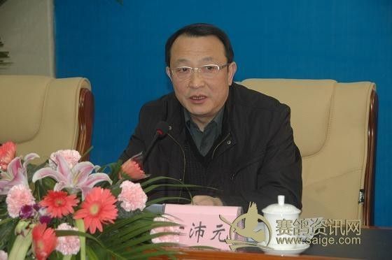 市体育局副局长、中鸽协副主席方沛元在会上作重要讲话 市体育局副局长、中鸽协副主席方沛元在会上作重要讲话